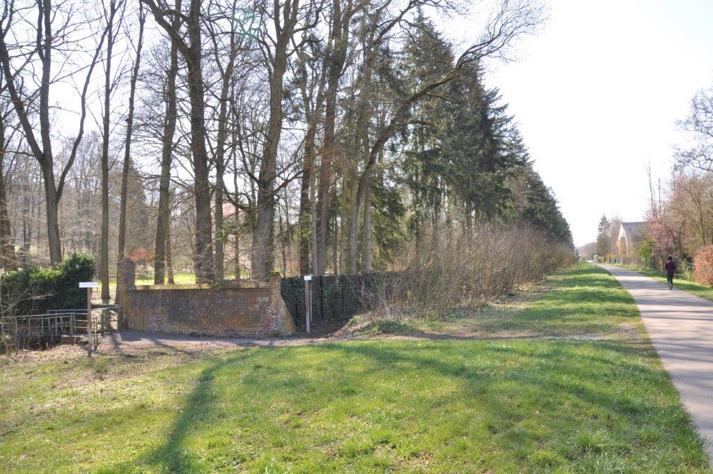Sentier de la Drève (n° 74) longeant le mur de château de Bousval et le Ravel 141
