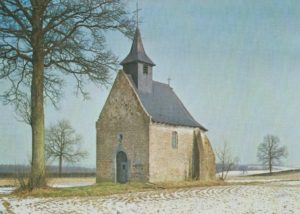 Carte postale de la Chapelle du Try-au-Chêne sous la neige (photo prise par Gérard Defalque en hiver 1983)