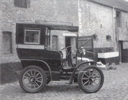 La voiture "Germain " de Monsieur Adolphe Delhaize