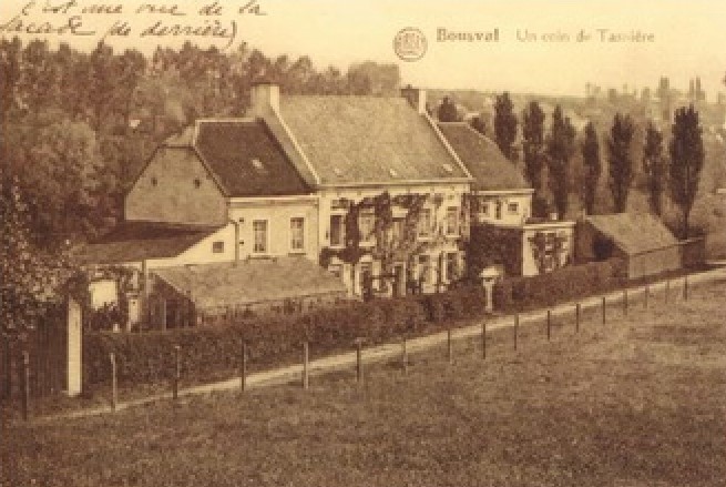 Façade arrière de la maison Francquen au début du XIXe siècle : on y voit la belle serre et du lierre couvrant toute la partie centrale de la bâtisse