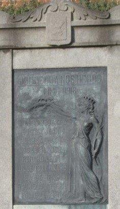 Monument aux morts place de Bousval : plaque centrale reprenant le nom des soldats morts durant la première guerre mondiale (1914-1918)