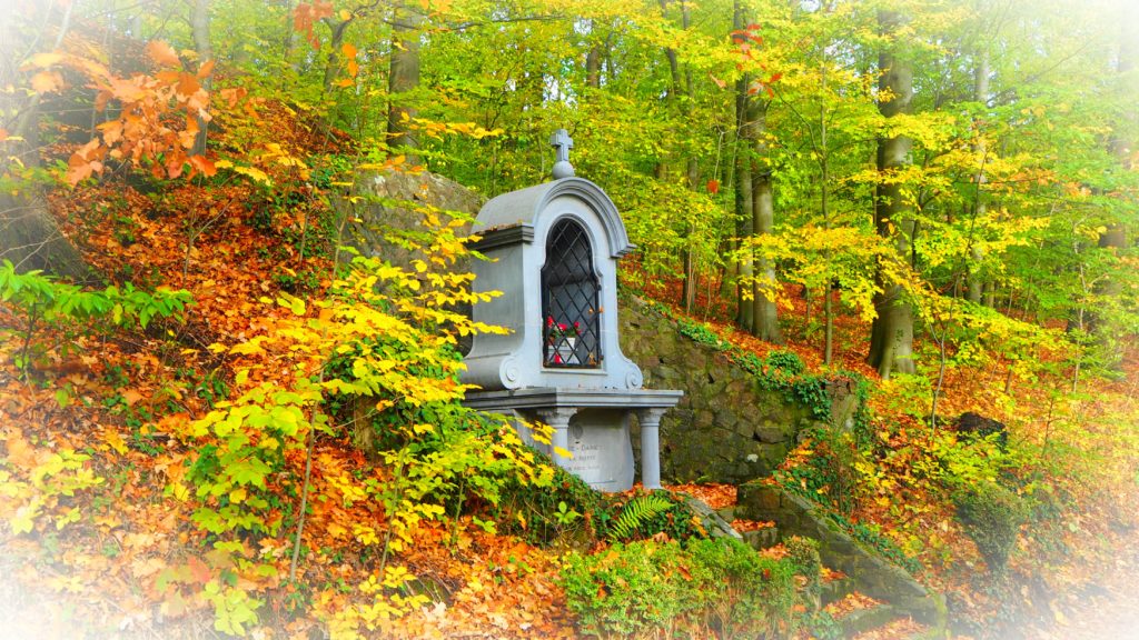 Chapelle Notre-Dame de La Motte en automne