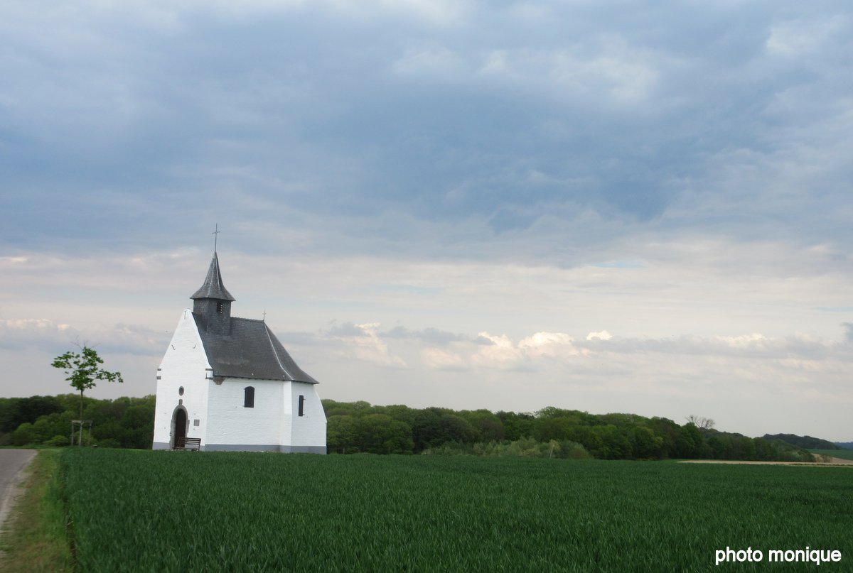 Chapelle du Try-au-Chêne et le champ de Renoussart (2016)