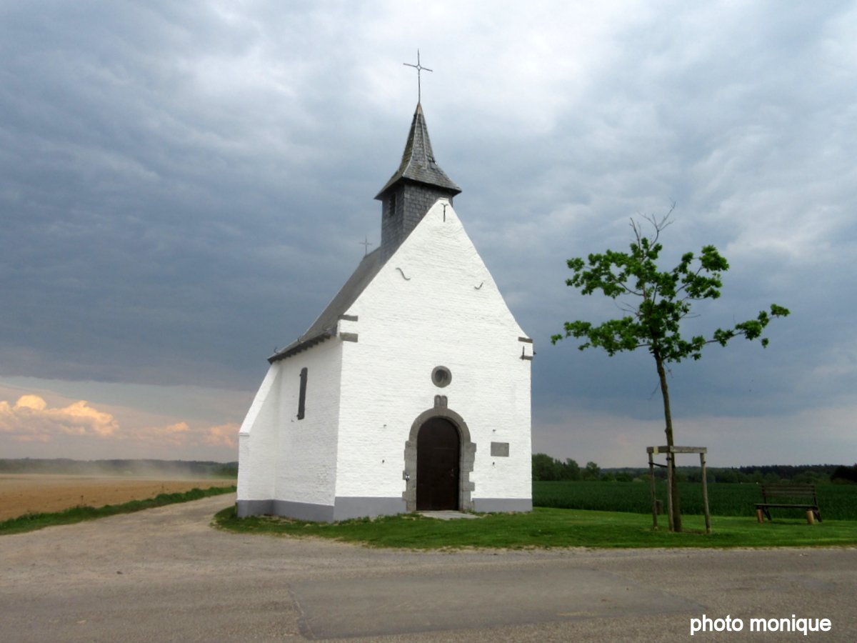 Façade avant de la chapelle du Try-au-Chêne en 2016