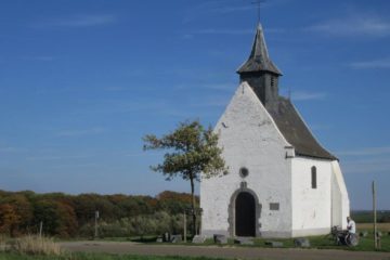 Façade avant de la chapelle du Try-au-Chêne en 2018