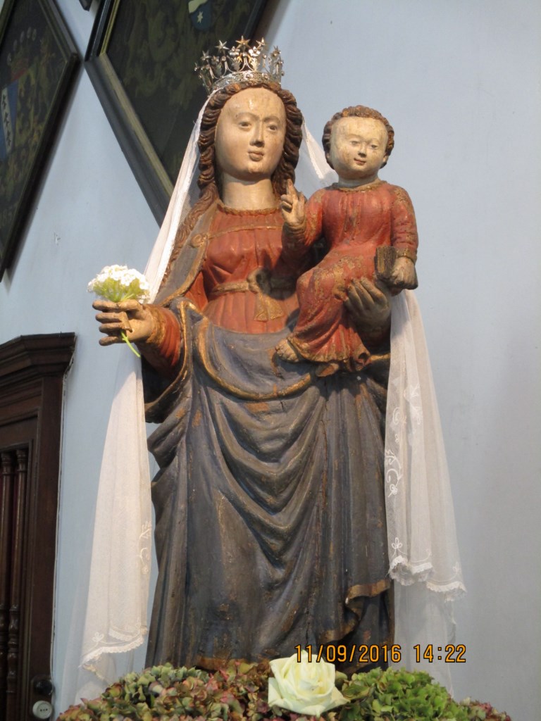 La statue de Notre-Dame du Try-au-Chêne