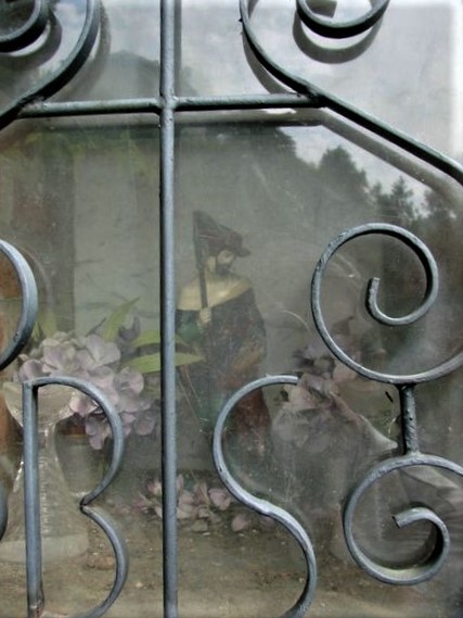 Statue de Saint-Hubert à l'intérieur de la chapelle de la famille Vermeiren