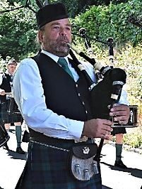 Stéphane Acerbis joueur de cornemuse et le Celtic Passion Pipe Band