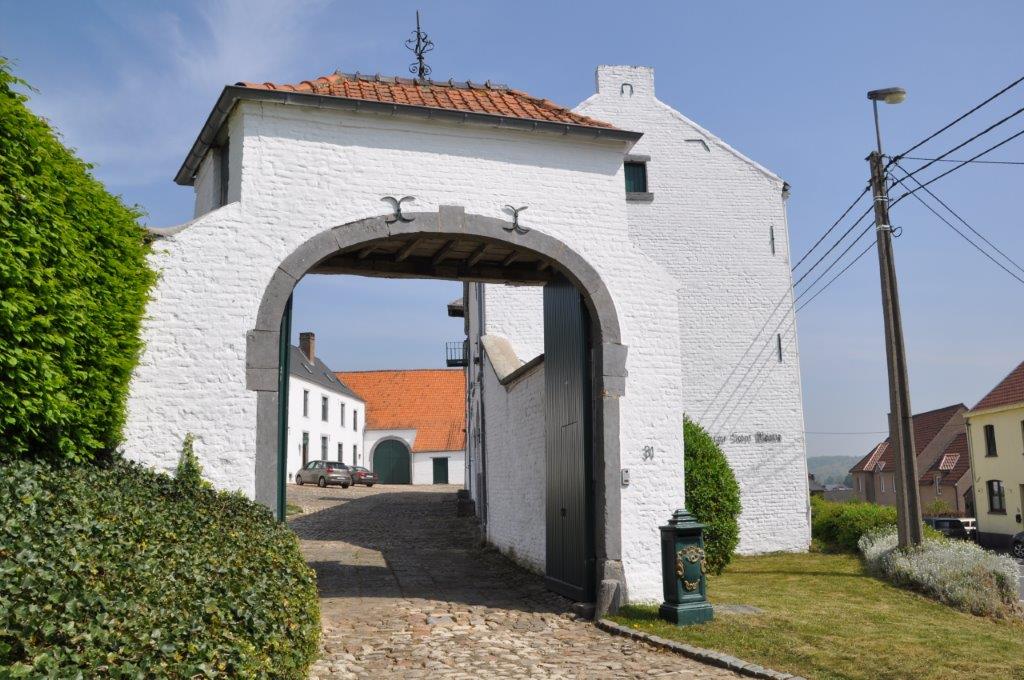 Porche et cour intérieure de la ferme Saint-Martin (2020)