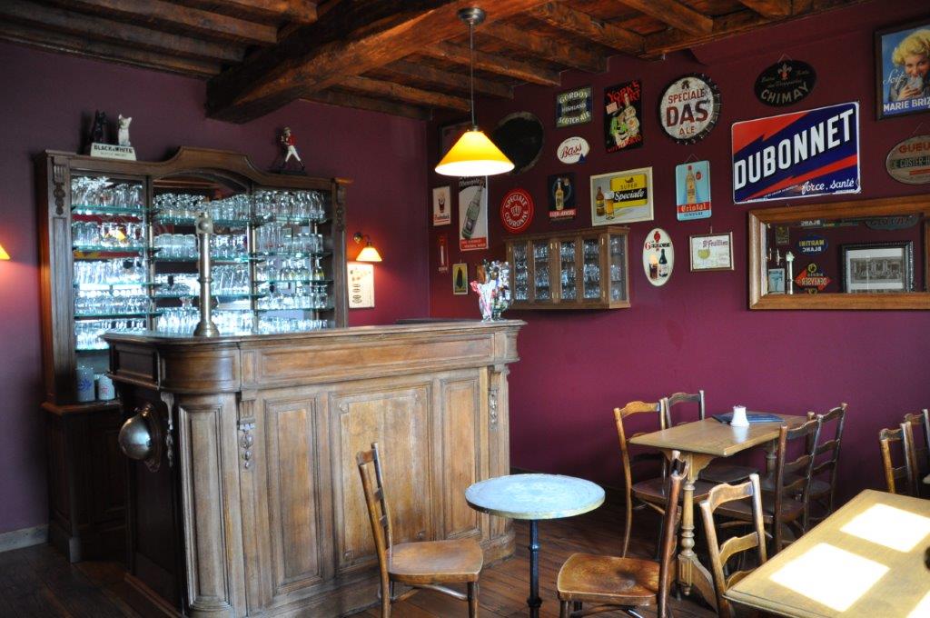 Intérieur de la ferme Saint-Martin : le bar (2020)