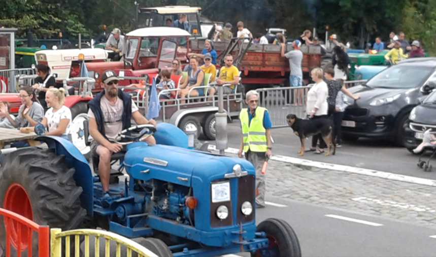 Le défilé de vieux tracteurs lors de l'Expo 2022
