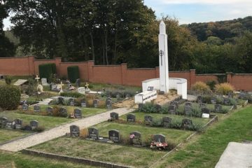 La pelouse d honneur du cimetière de Bousval