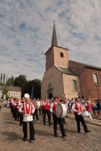 Saint-Barthélemy 2022 : l'harmonie "le Renouveau Musical de Genappe" ouvre le cortège