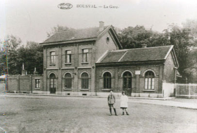 Carte postale ancienne de la gare de Bousval (façade avant)
